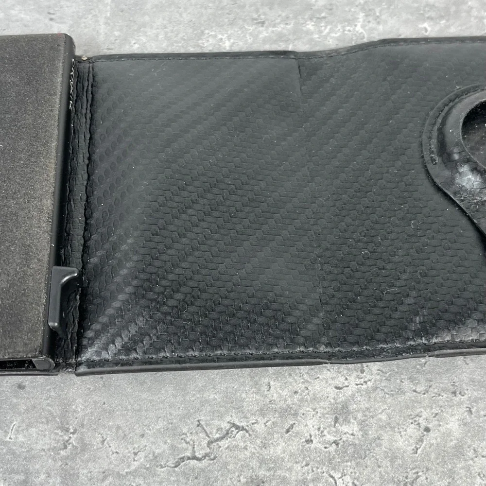 CHIGLN Mens Black Carbon Fiber RFID Blocking Wallet with AirTag‎ Holder